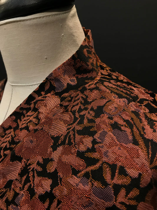 Korte kimonovest met 3/4 mouwen in feestelijke stof. Onmiddellijk beschikbaar.