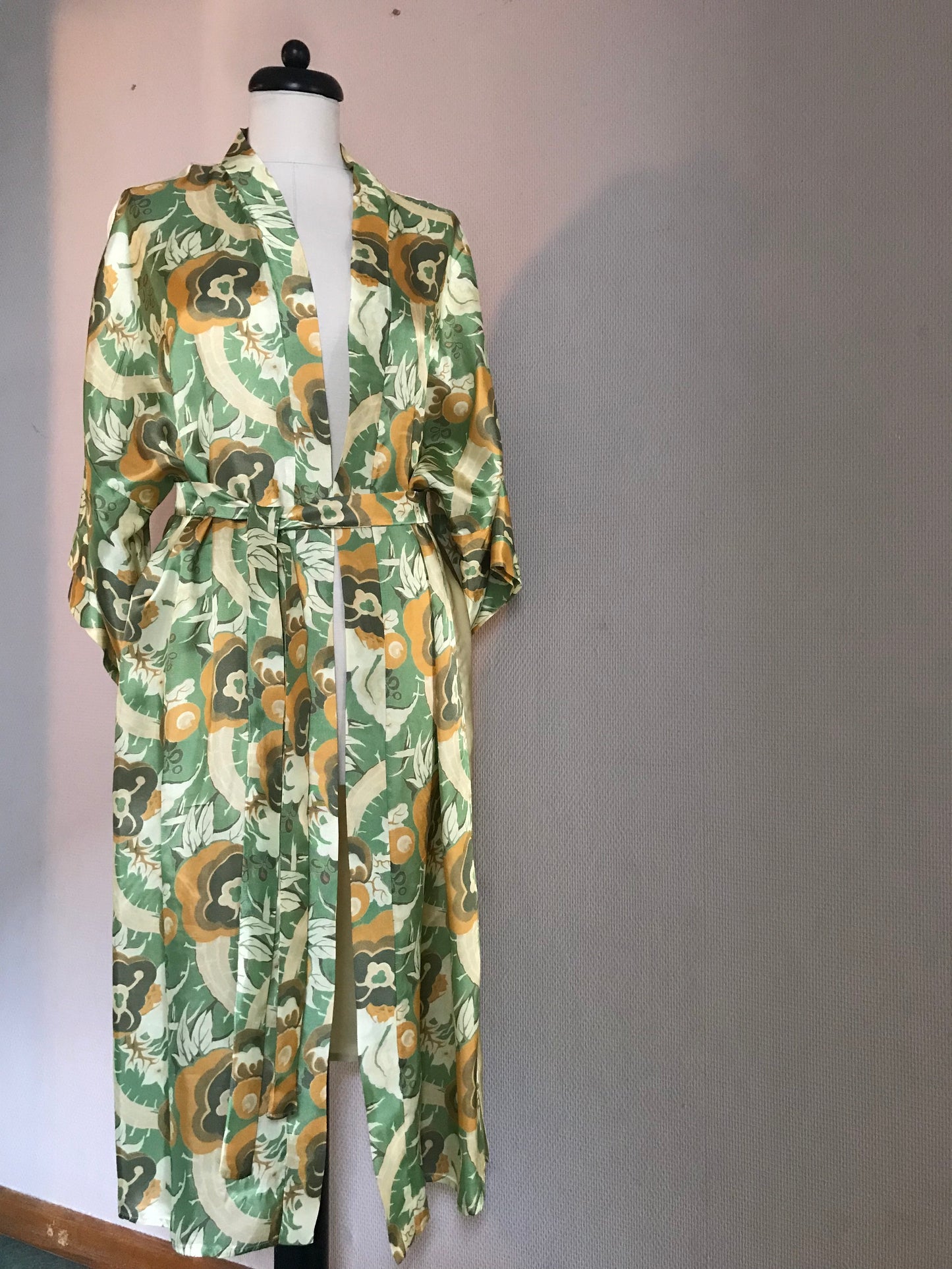 Exclusieve kimono kant en klaar om te dragen. Onmiddellijk leverbaar!