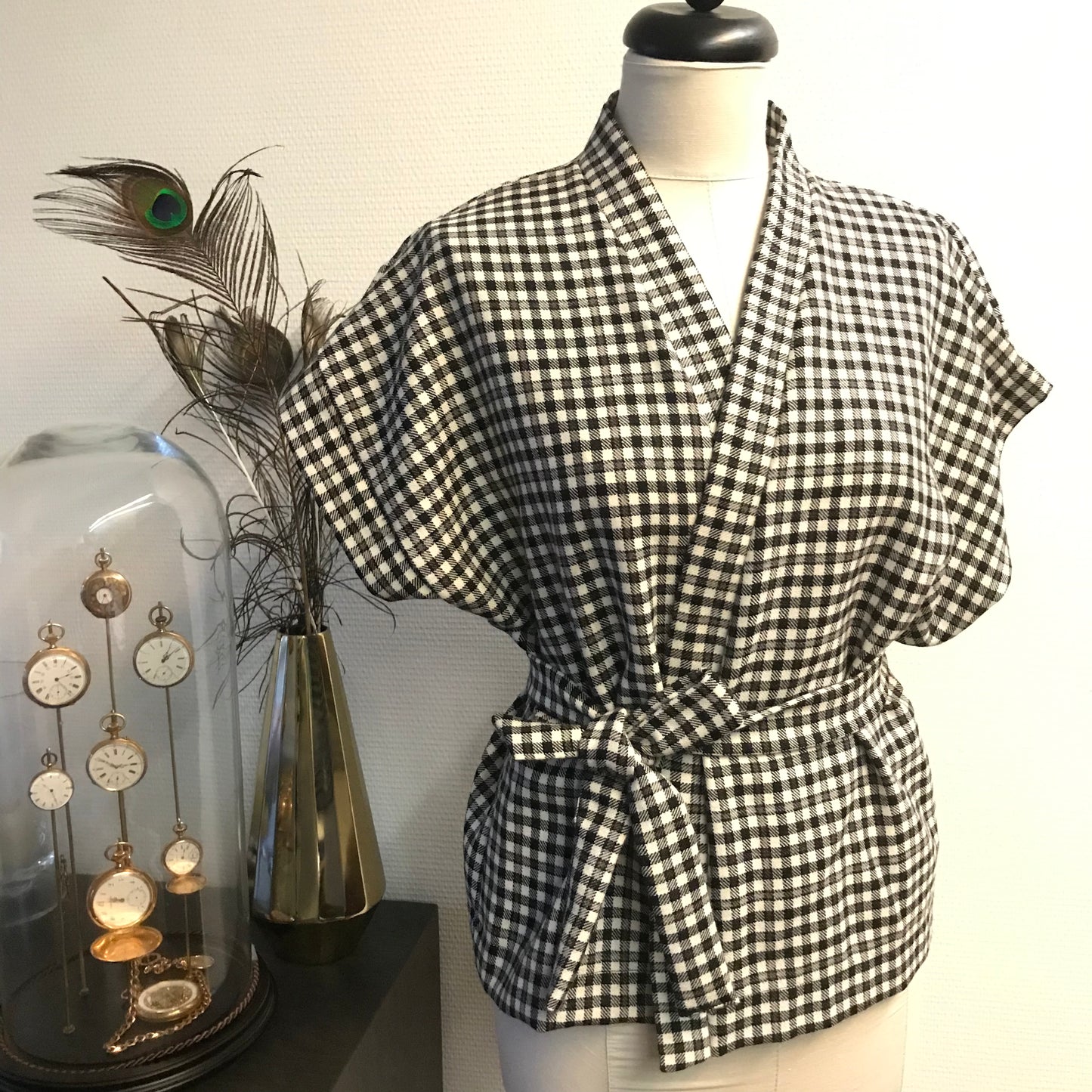 Korte kimono-vest in doe-box