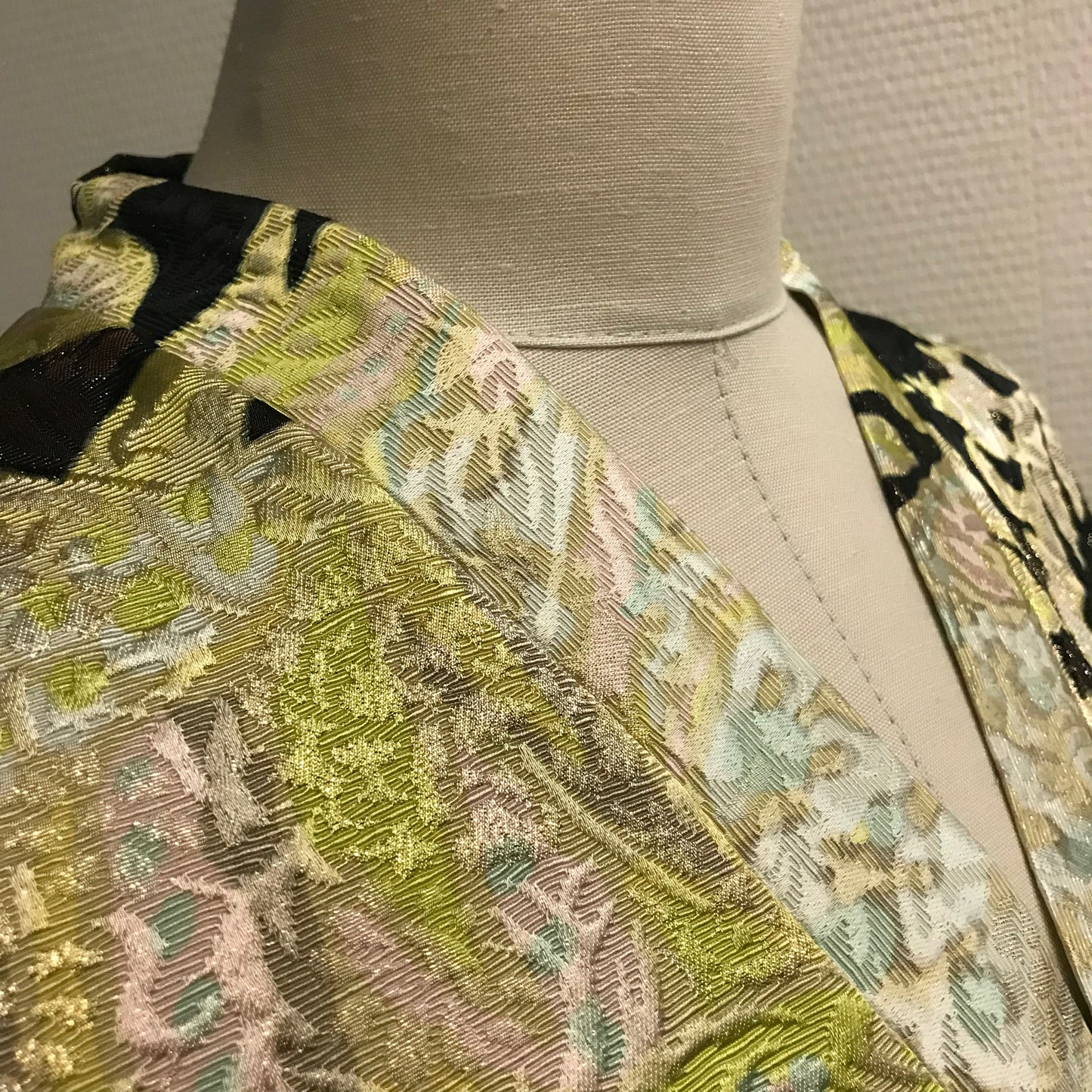 Korte kimono-vest in doe-box