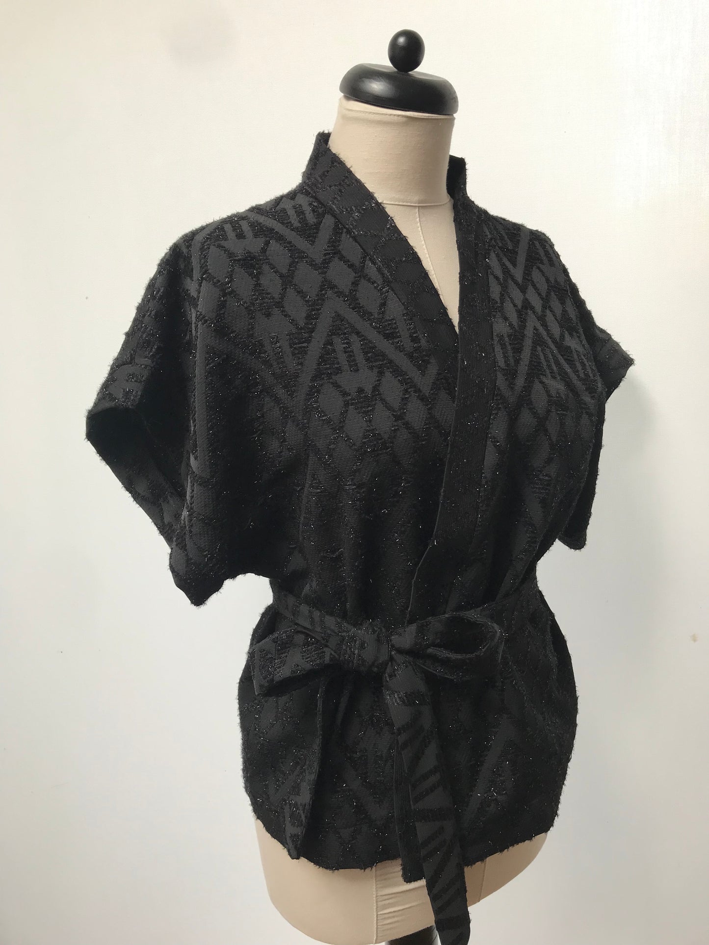 Korte kimono-vest in doe-box