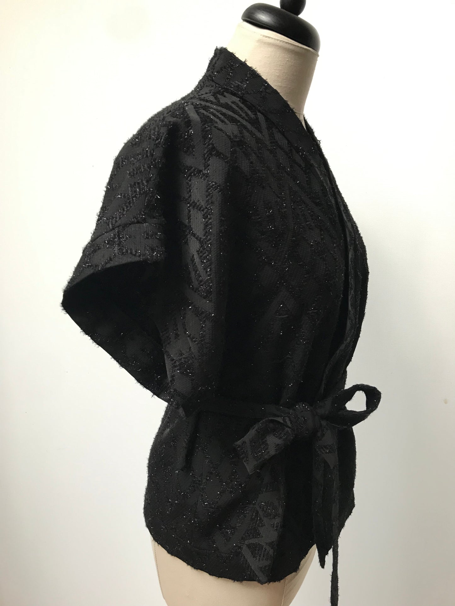 Korte kimono-vest in doe-box