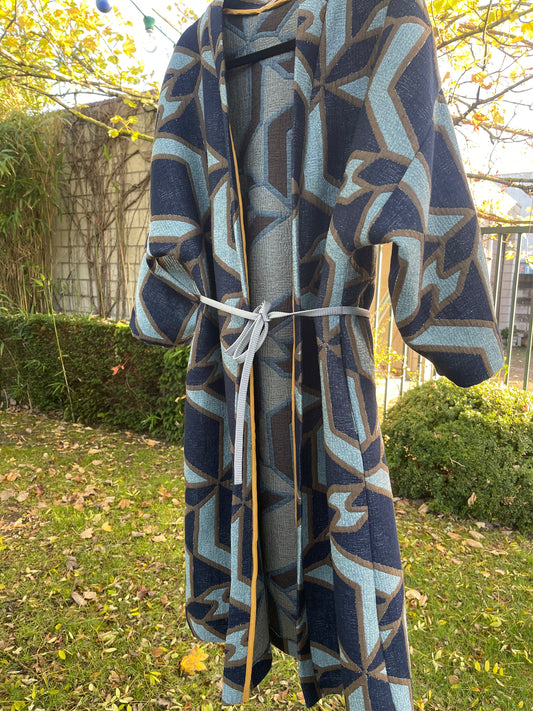 Lange jas in blauwe tinten