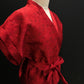 Korte kimono-vest in diep rode jacquard, kant en klaar, onmiddellijk leverbaar.