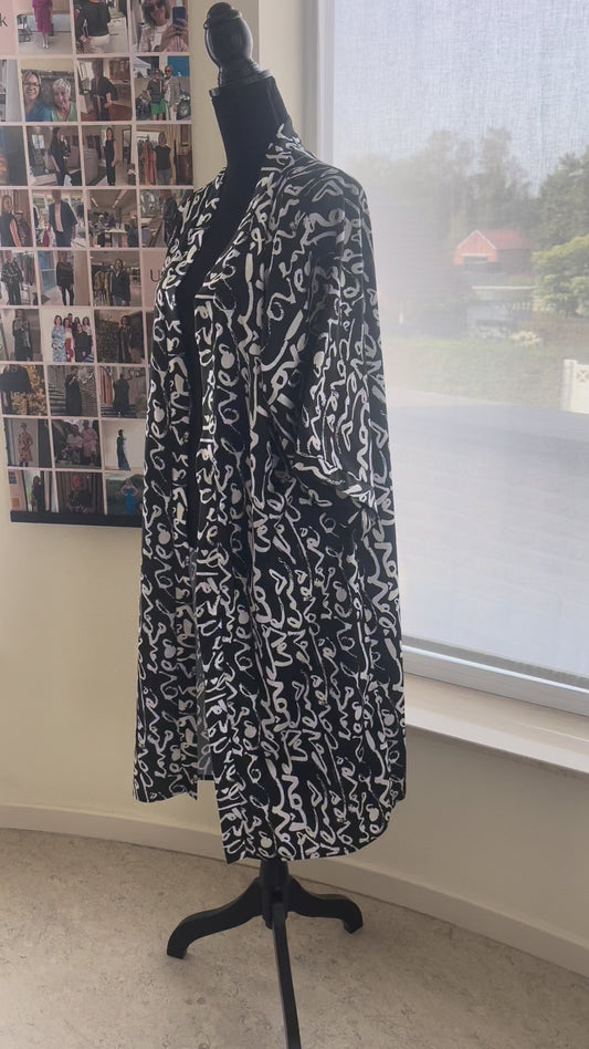 zwarte exclusieve kimono kant en klaar om te dragen. 'Love'