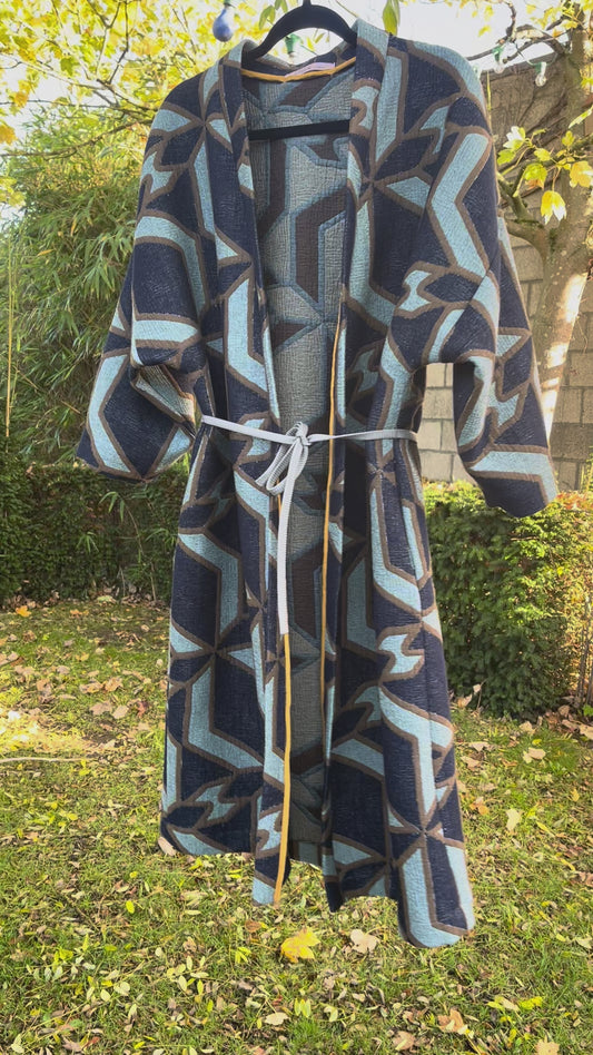 Lange jas in blauwe tinten