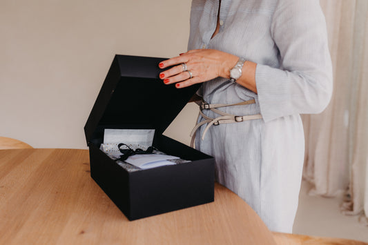 Online-cadeaubon voor een doe-box met daarin een op maat geknipt kleedje of kimono van Uniek by Annick